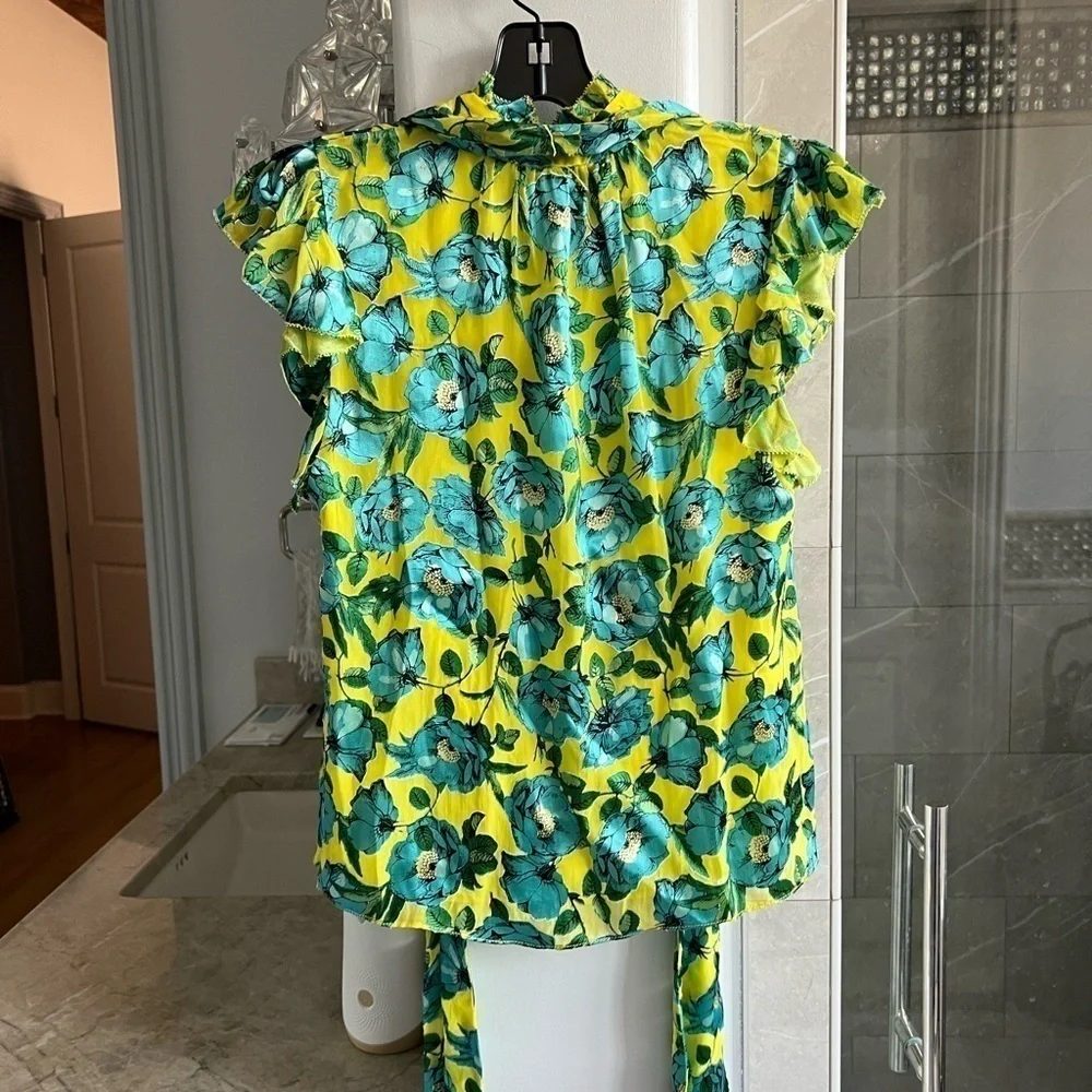 ALICE + OLIVIA Jordana Bow-Collar Button-Front Blouse - Picture 3 of 14